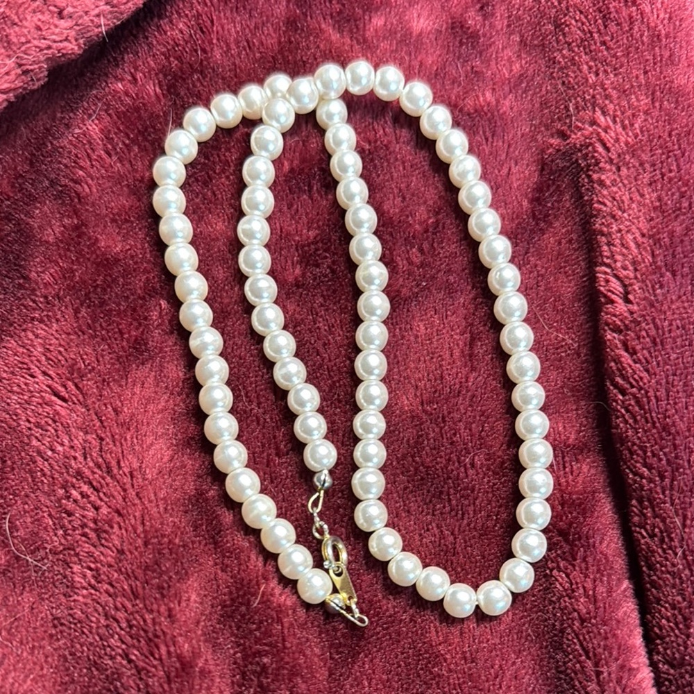 Elegant Pearl Necklace